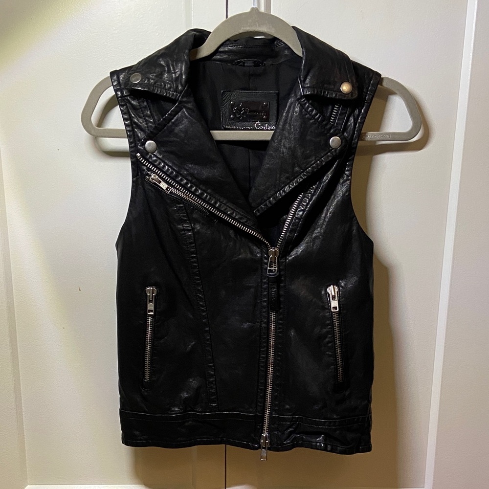 Mackage Black Leather Vest with Zipper Details